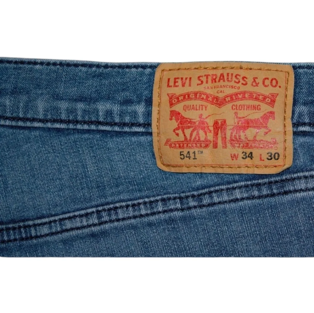 Levi’s 541 Men’s Athletic Taper Jeans – Light Wash, Size 34x32